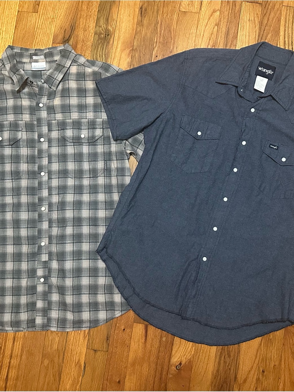 Lot of 2 Men's size L Short-Sleeve Button -Down Shirts Columbia Wrangler
